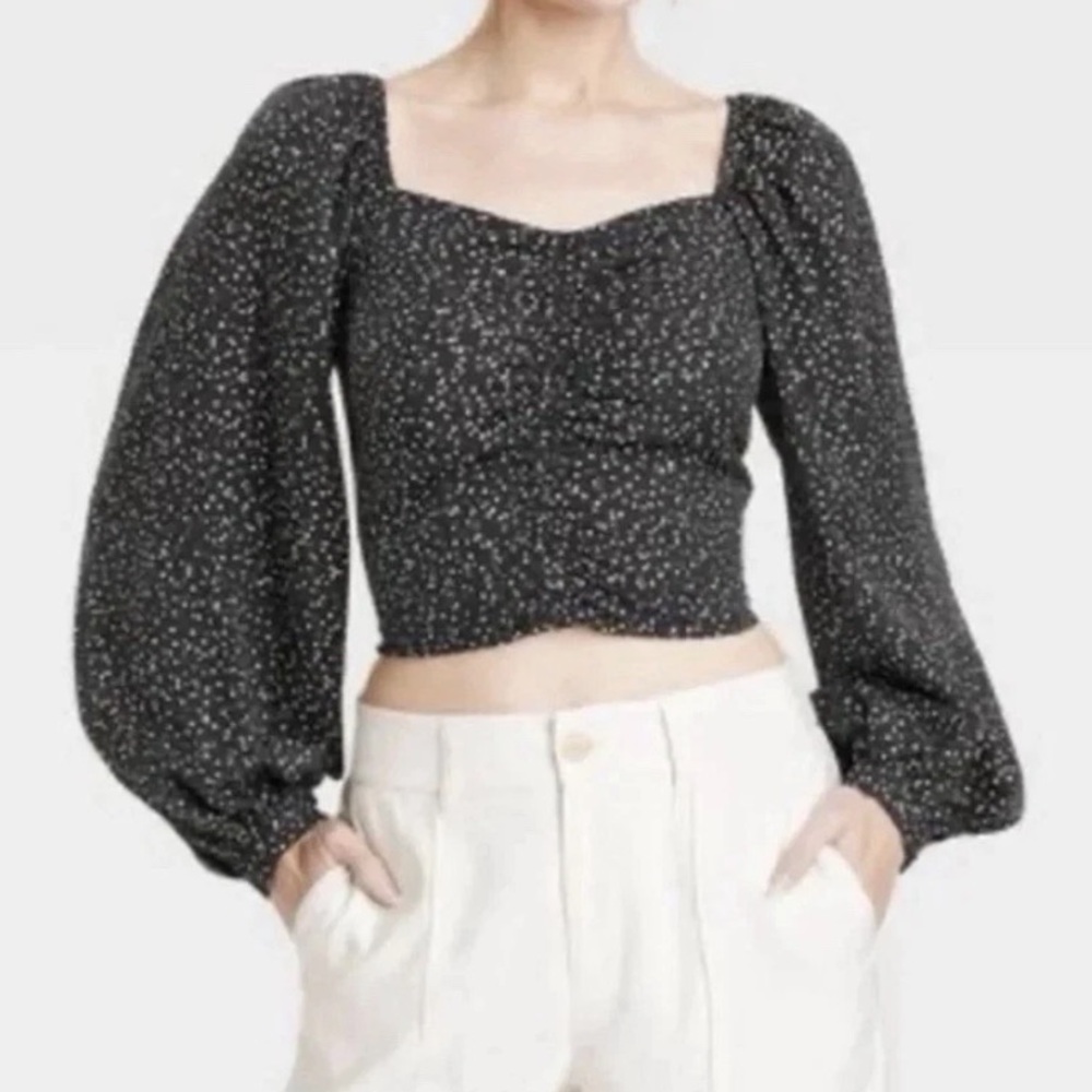 ‼️SALE‼️ And now this crop floral pattern top Chic